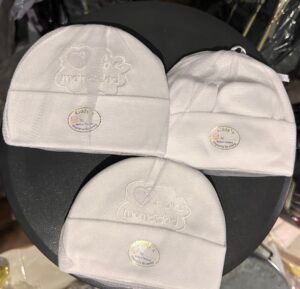White hat/mittens/booties