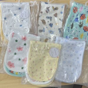 Sunnozy 2pcs burp cloth (Random Pick)